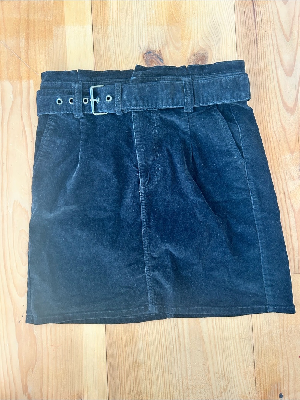 Womenβs size 6 Express high rise mini skirt black corduroy